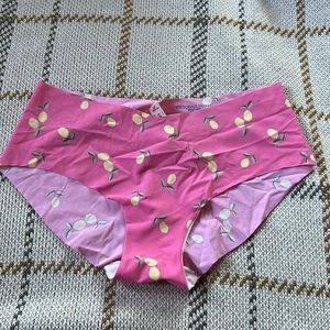 Victoria’s Secret bright pink panty with lemon design size M NWT hiphugger